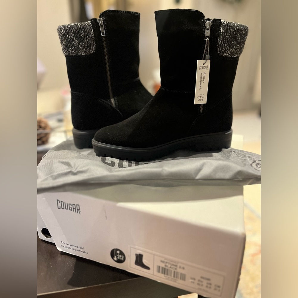 BNWT Cougar black suede waterproof boots